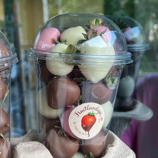 Berry cup клубника в шоколаде