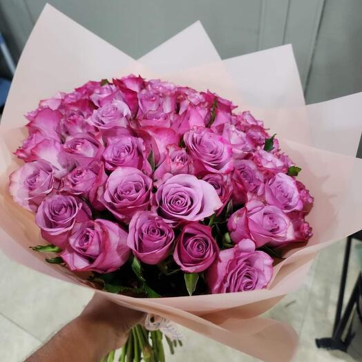 Purple roses bouquet