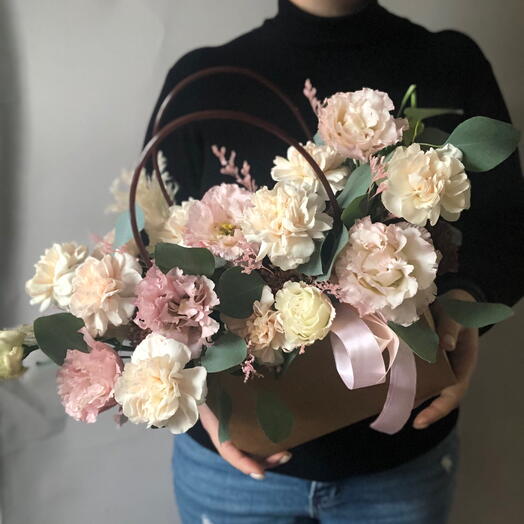 Микс нежных цветов в сумочке