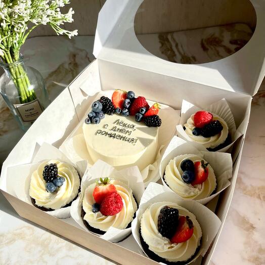 Pastel de Bento y 5 cupcakes con bayas o frutas para papá para el día del padre