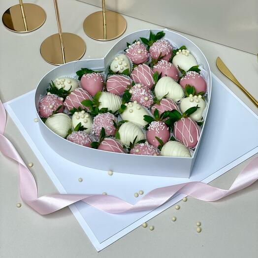 Клубника в шоколаде в сердце 27-30 шт белый