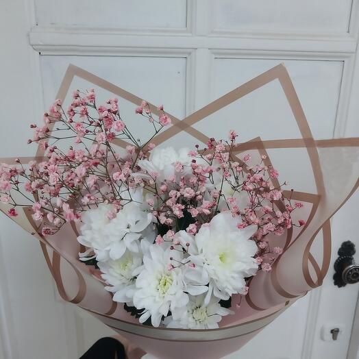Original bouquet of gypsophila and chrysanthemum