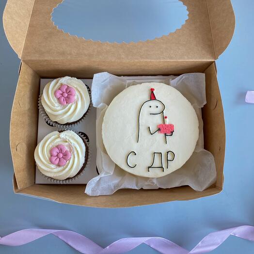 A set of bentos With dr and two cupcakes