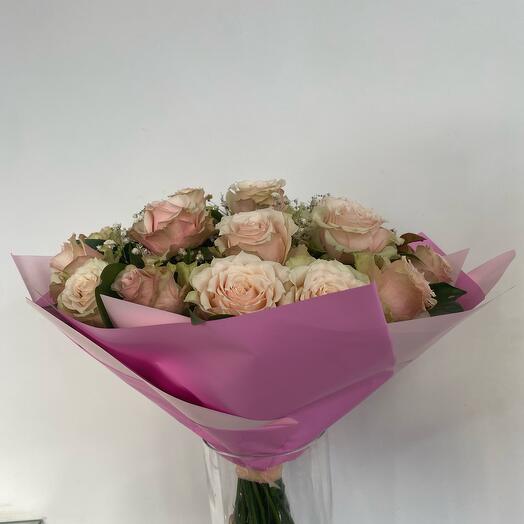 Грязнорозовые розы