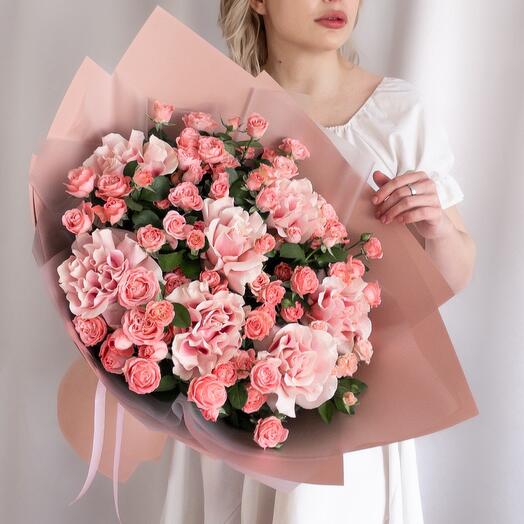 Bouquet of bush and French roses in pink
