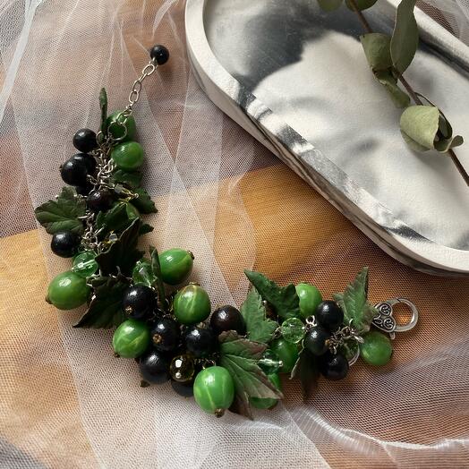 Ягодный браслет