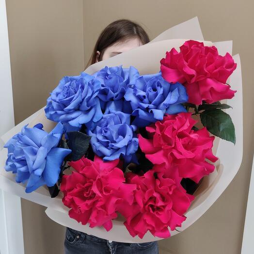 Original bouquet of blue and crimson French roses
