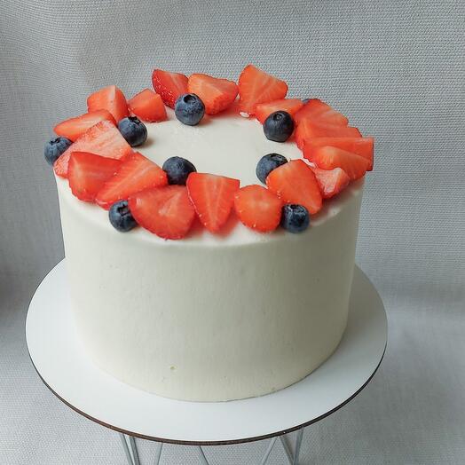 Торт 1кг с клубникой