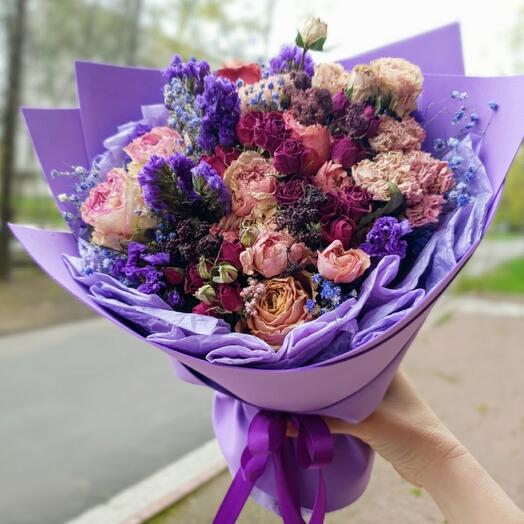 Букет с сухоцветами фиолетовый
