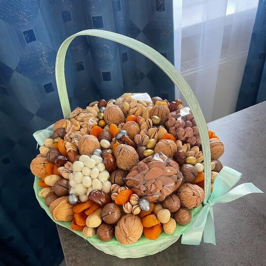 Корзина с орехами/ Ореховая корзина/ мужской подарок