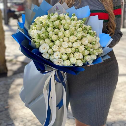 Букет из белых кустовых пионовидных роз 14
