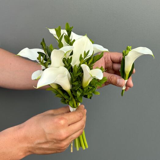 Bride's bouquet of white calla lilies and greenery