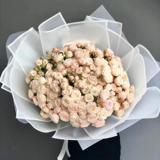 Розы кустовые бежевые