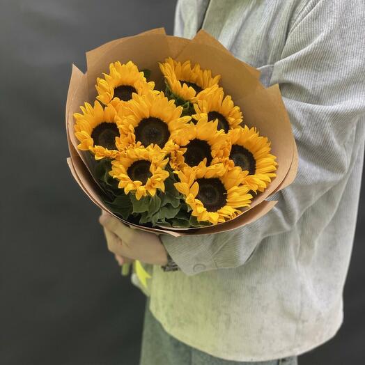 Букет из 9 подсолнухов