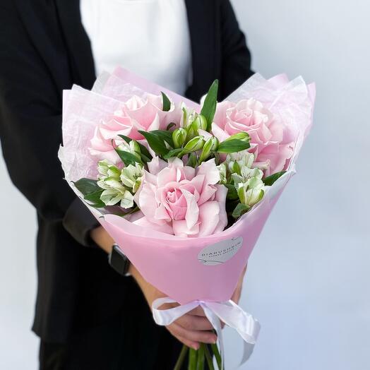 Delicate pink bouquet of French rose and white alstroemeria (size S)