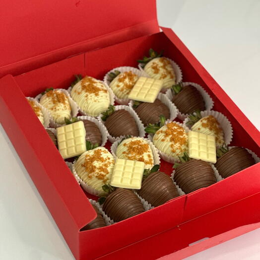 Strawberries in chocolate 16 pcs/ Клубника в шоколаде 16 шт