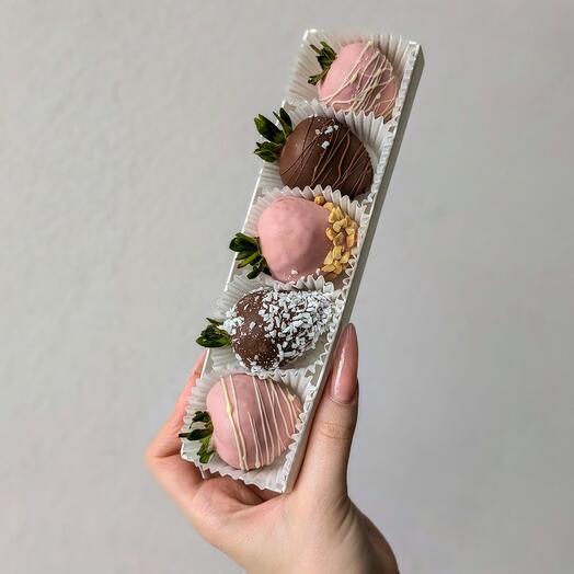 Box of 5 chocolate-covered strawberries
