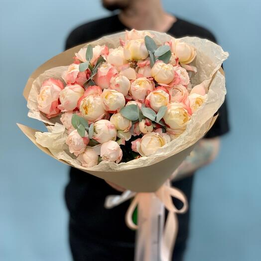 Bouquet of 11 delicate bushy peony-shaped roses "Princess Siyuka"