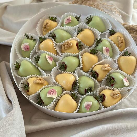 Клубника в шоколаде «Лепестки шоколада»