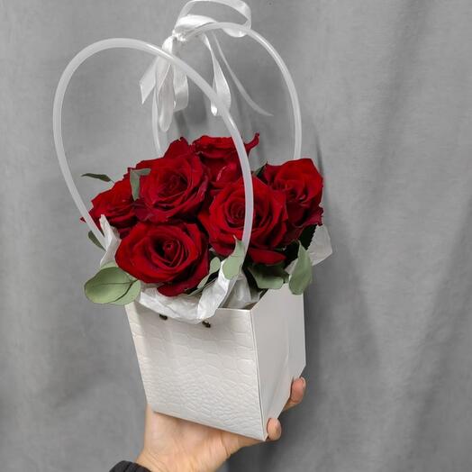 Розы красные классика