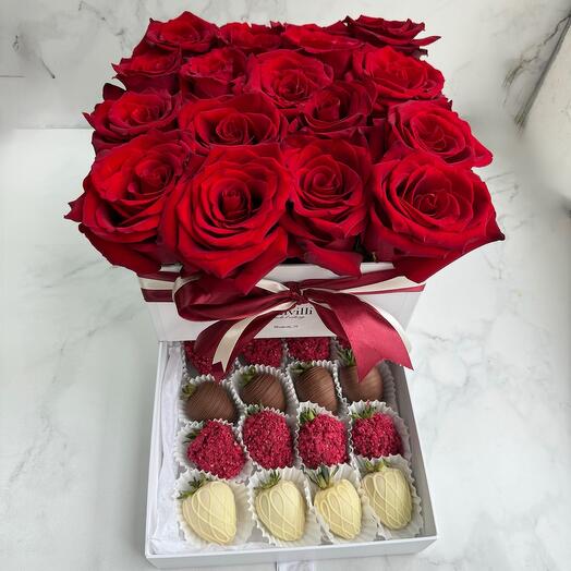 Шкатулка с розами и клубникой