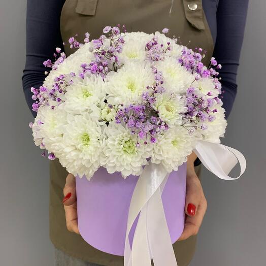 Hatbox with white chrysanthemum