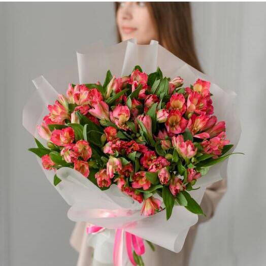 15 розовых альстромерий в упаковке