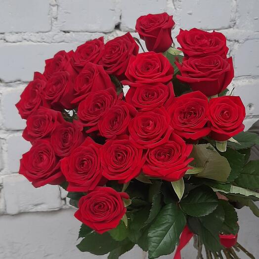23 красных роз Red Naomi 50 см