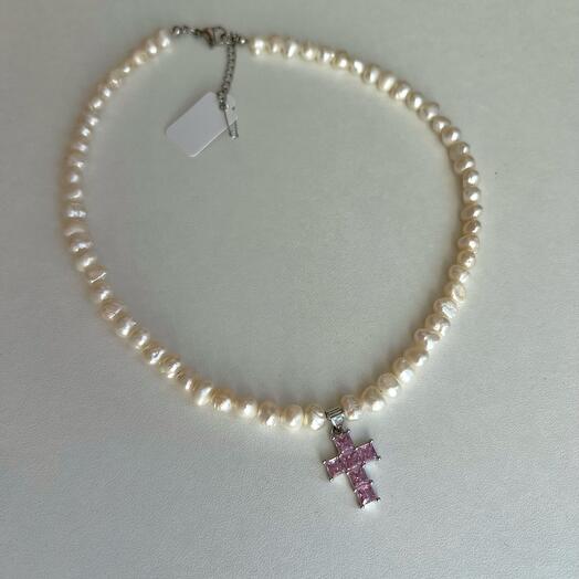 Чокер из барочного жемчуга с крестиком