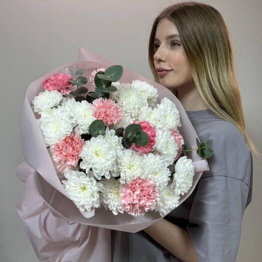 Букет из хризантем и диантусов 168
