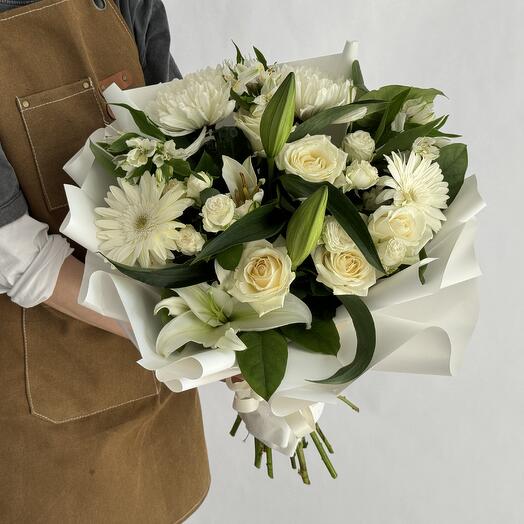 Белоснежная грация – букет из роз, лилий и гербер