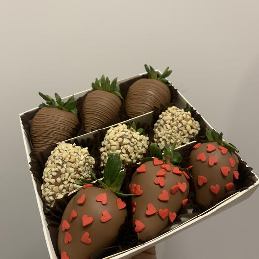 Клубника в шоколаде ( 9 ягод )