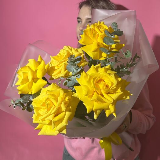 Ramo de rosas francesas amarillas brillantes