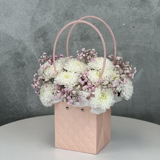 Сумочка с хризантемой и розовой гипсофилой