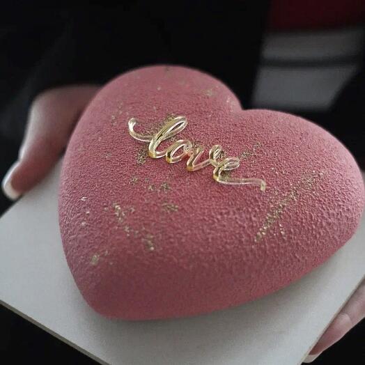 Муссовый торт манго/маракуйя в виде сердца love розовое для девушки