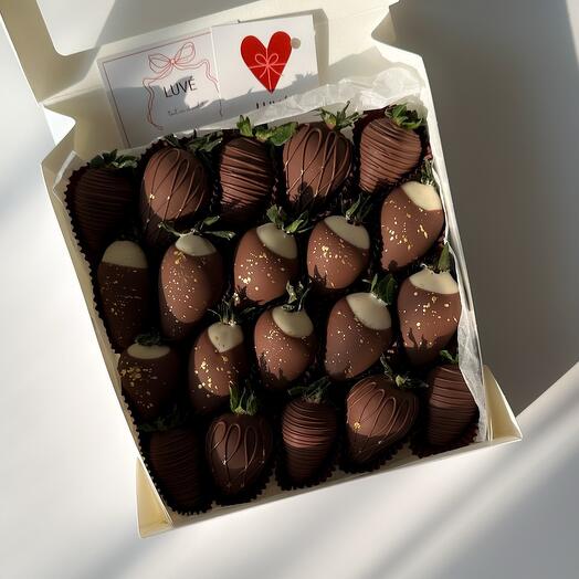 Strawberries in premium chocolate (+double chocolate), 20 pcs