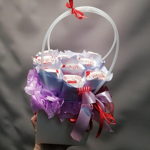 Сумочка из конфет Рафаелло