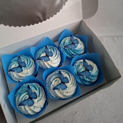 Капкейки  с бабочками на 8 Марта