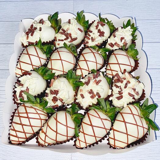 Клубника в шоколаде White Choco