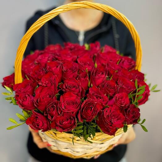 Корзина с розами 51