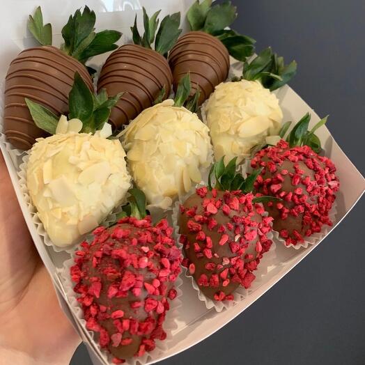 Клубника в шоколаде 9 шт микс