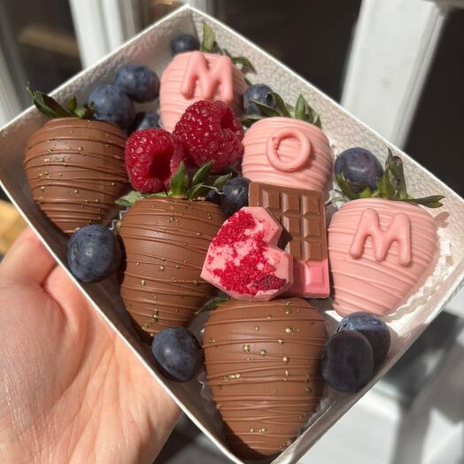 Strawberry Dream – Handcrafted Chocolate-Covered Strawberries