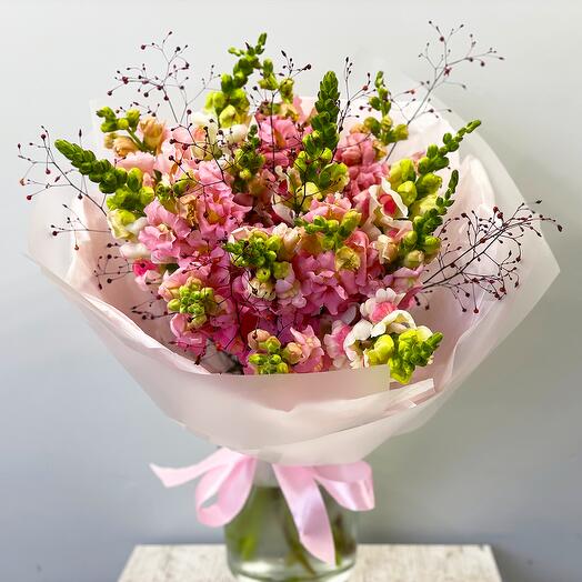 Bouquet with antirrhinum
