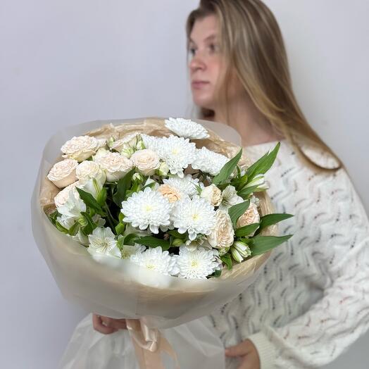 Букет « Альстромерия, Кустовые розы и Хризантема»