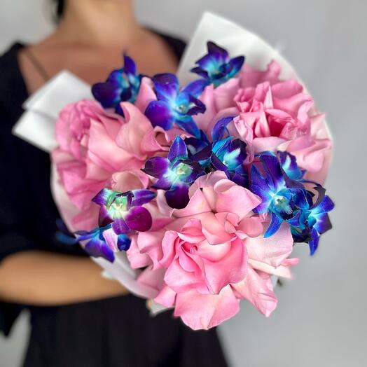 Букет из Орхидей космос с французской розой