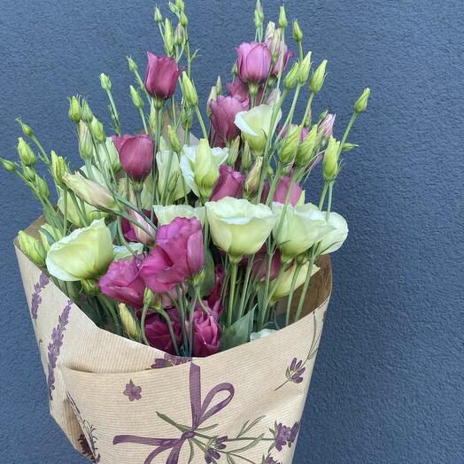 Bouquet of red green lisianthus 1
