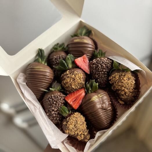 Набор из клубники в шоколаде 9 штук