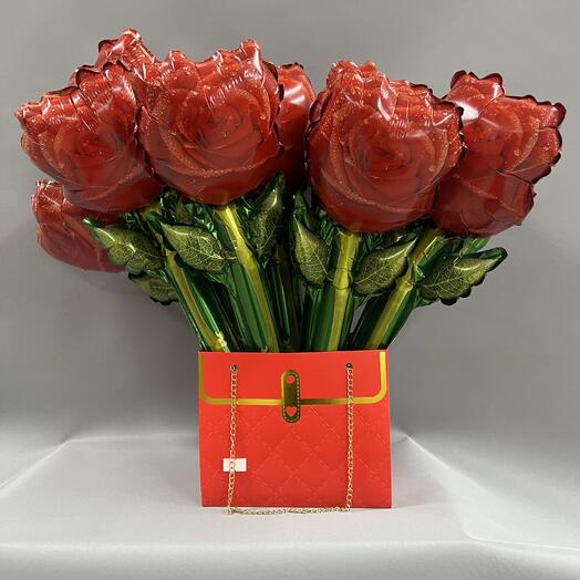 Композиция в коробке красные розы
