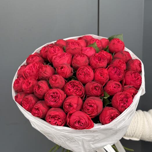 Монобукет из 47 красной пионовидной розы