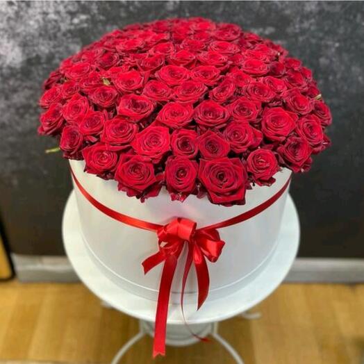 Цветы в коробке 101 роза